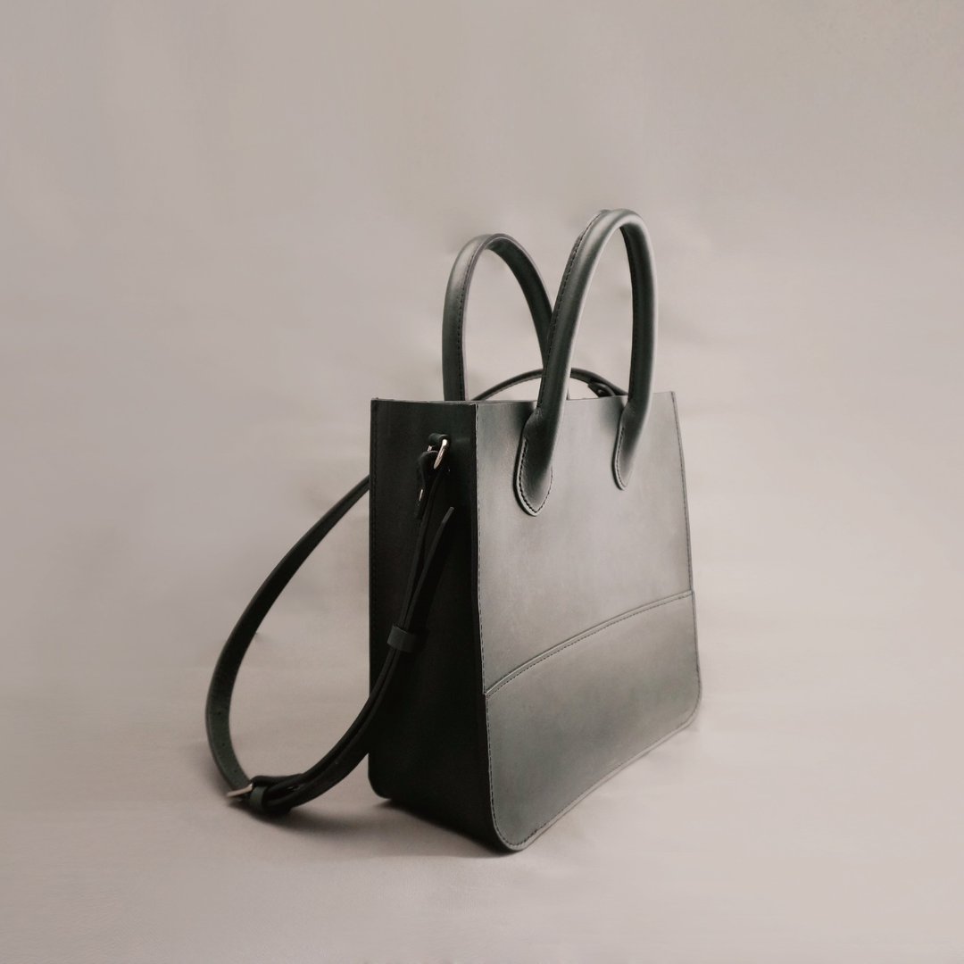Deborah．托特包．手勾．肩背．深绿色．植鞣革 / 皮革 / RRENAE Leatherware - 侧背包/斜挎包 - 真皮 绿色