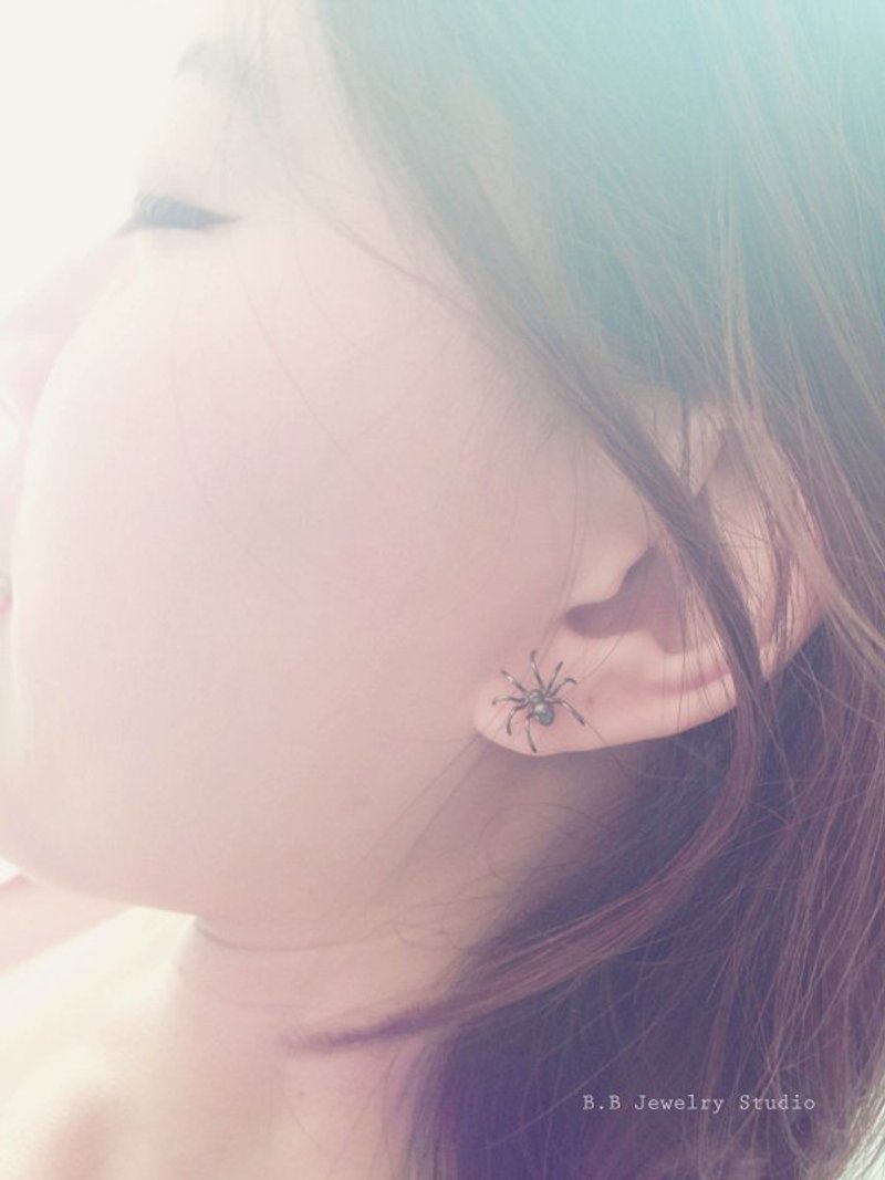 【言成金工坊】小小黑蜘蛛布雷克。925银 一对两个 - 耳环/耳夹 - 其他金属 黑色