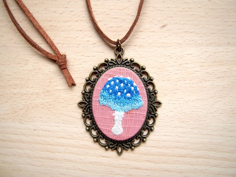 §海水蓝蘑菇§ 手工刺绣项链 - 项链 - 绣线 蓝色