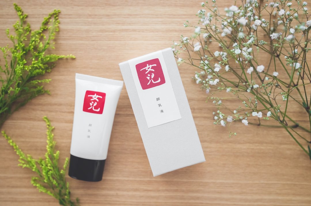 女儿 颜乳液 l 脸部乳液、无香料、敏感性肌肤适用 - 其他 - 其他材质 红色