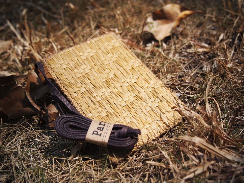 Paralife 草织挂颈卡片套量身订造可放工作证信用卡可加刺绣个性化名字 - 名片夹/名片盒 - 纸 多色