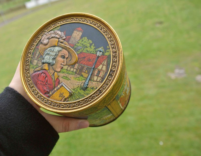 【 T - C 】 铁盒 古董 复古 礼物 摆饰  笔筒  储物盒 歌德体 纽伦堡着名甜点 - 摆饰 - 其他金属 