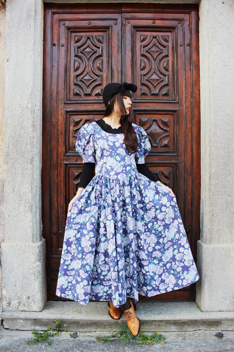 F830[英国制领标](Vintage)紫色花朵V型背面设计波浪裙摆古着洋装(婚礼/野餐/派对) - 洋装/连衣裙 - 其他材质 紫色