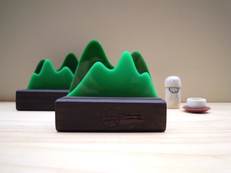 桌上小风景- 有靠山名片架  让你上班好安心 - 名片架/名片座 - 木头 咖啡色