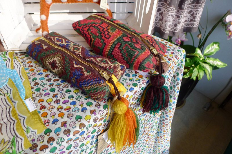 purin select zakka (BJ1507033) 缤纷手工编织软软笔袋 (售E款) - 铅笔盒/笔袋 - 绣线 多色