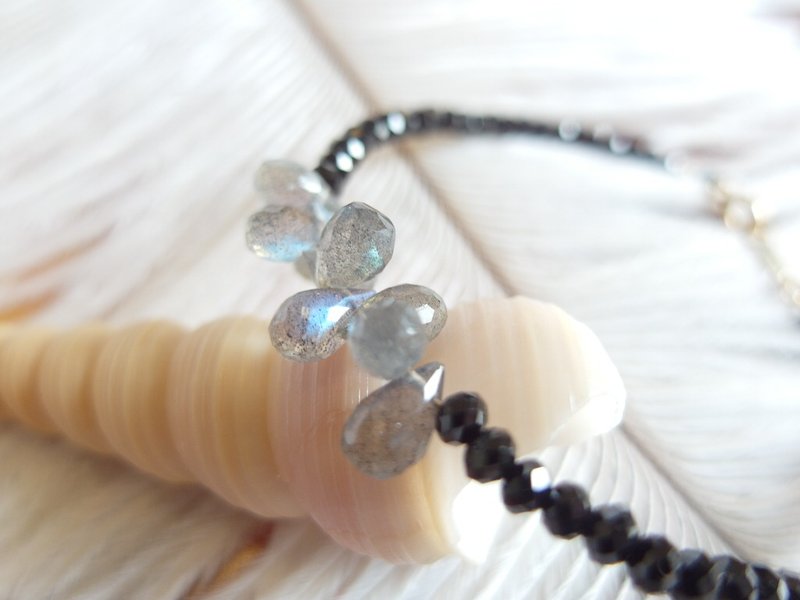 ∣一抹月光∣ 极光拉长石 切面水滴 黑尖晶半硬式手环 - 手链/手环 - 宝石 黑色