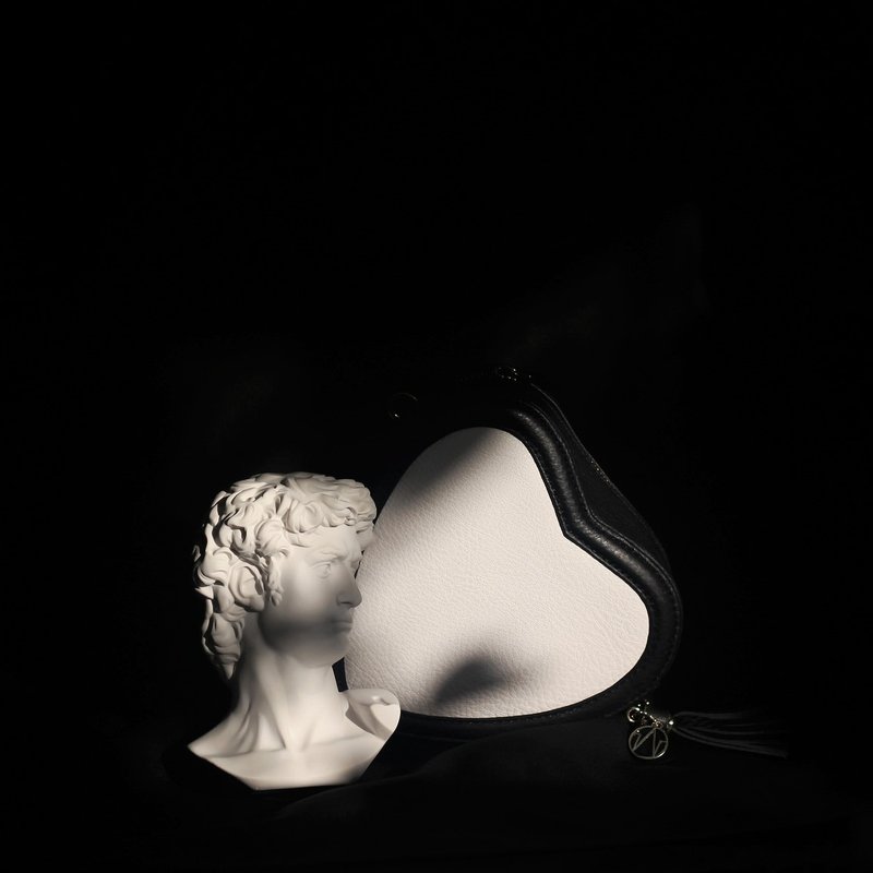 黑白 心型 两用 真皮 斜背/手拿包 - 手拿包 - 真皮 黑色