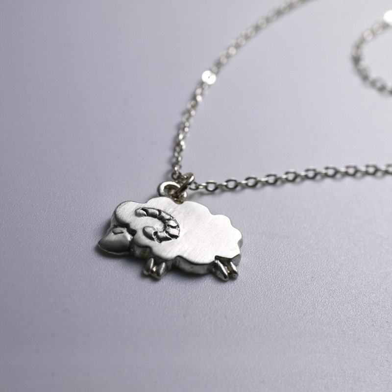 奔跑的羊咩咩 - 925纯银小羊绵羊项链 可定制化刻字 免费礼物包装 - 项链 - 纯银 银色