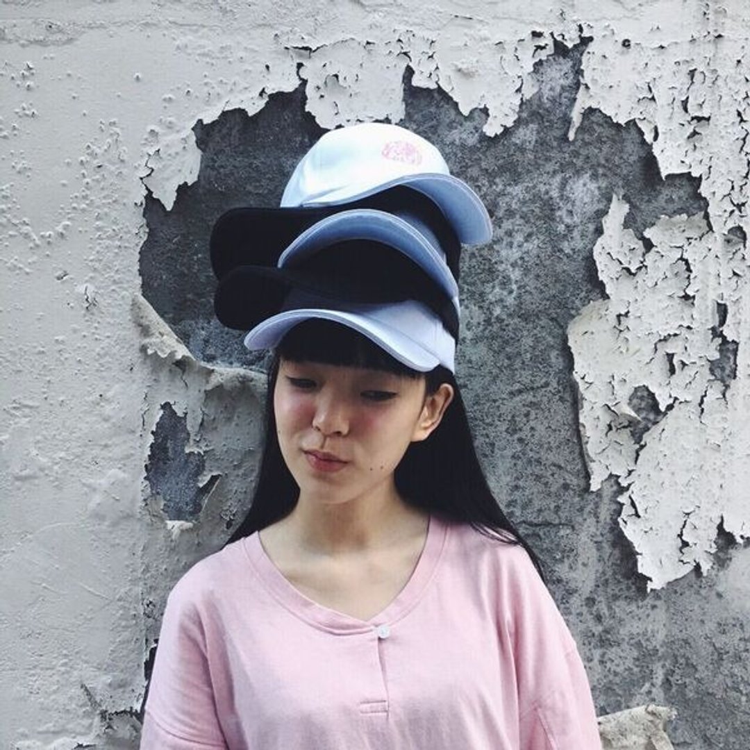 棒球帽上的大脑 - 帽子 - 其他材质 多色
