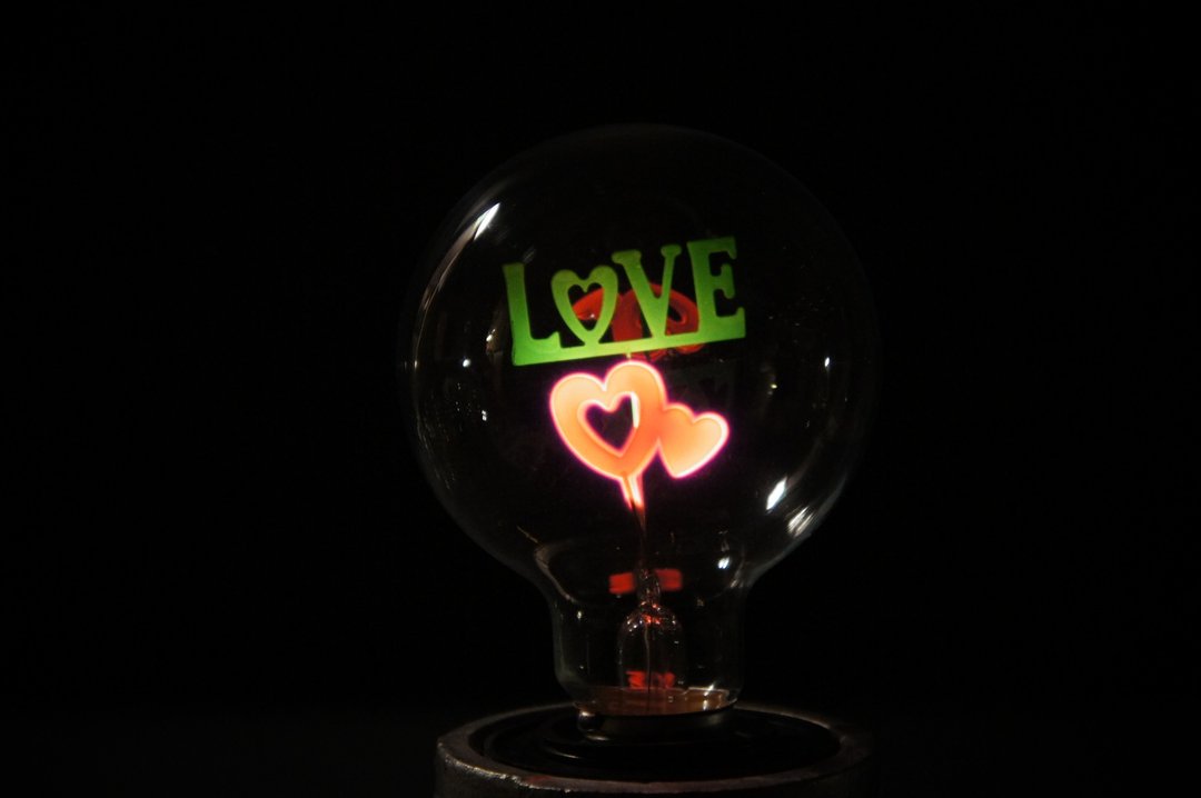 Edison-industry    夜灯泡   火灯泡      LOVE 爱心[纯灯泡] - 灯具/灯饰 - 玻璃 粉红色