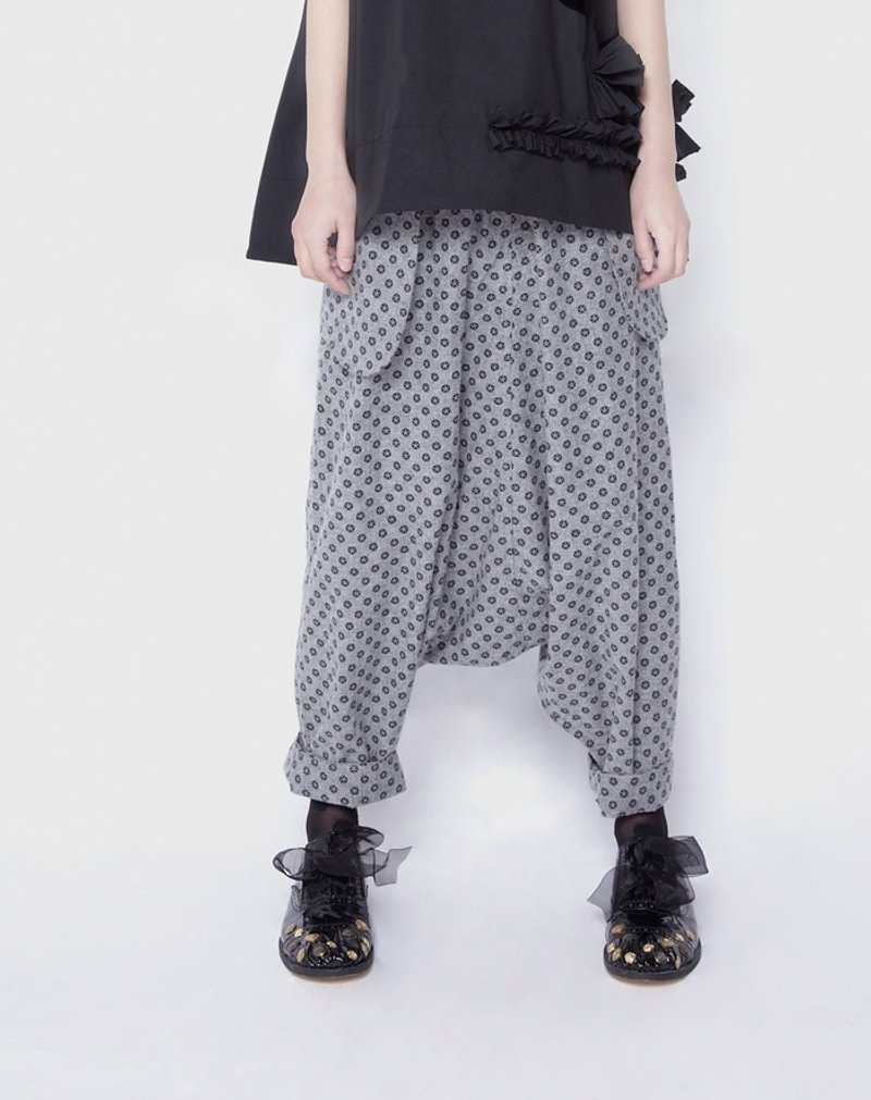 日系波碎花点点飞鼠裤哈伦裤 - imakokoni - 女装长裤 - 棉．麻 灰色