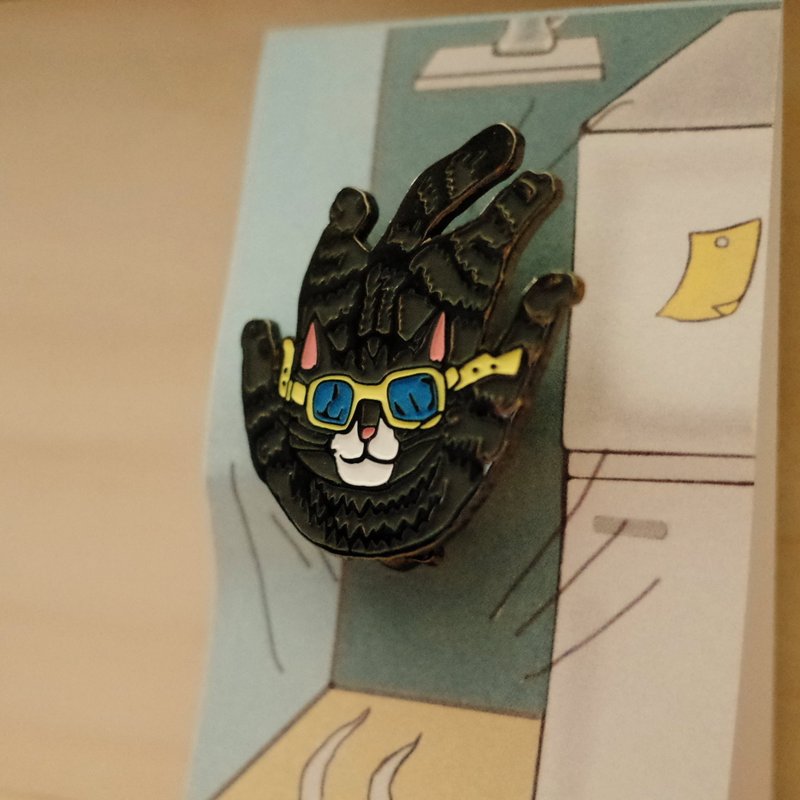 三猫徽章 ---飞行小小 - 胸针 - 其他金属 黑色