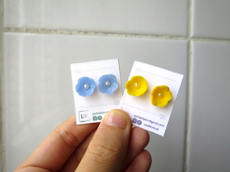 [LineWorkLab]简约-小花珍珠耳环 黄或淡蓝 Basic Style-Little Flower Pearl Earrings Yellow or Light Blue - 耳环/耳夹 - 粘土 黄色