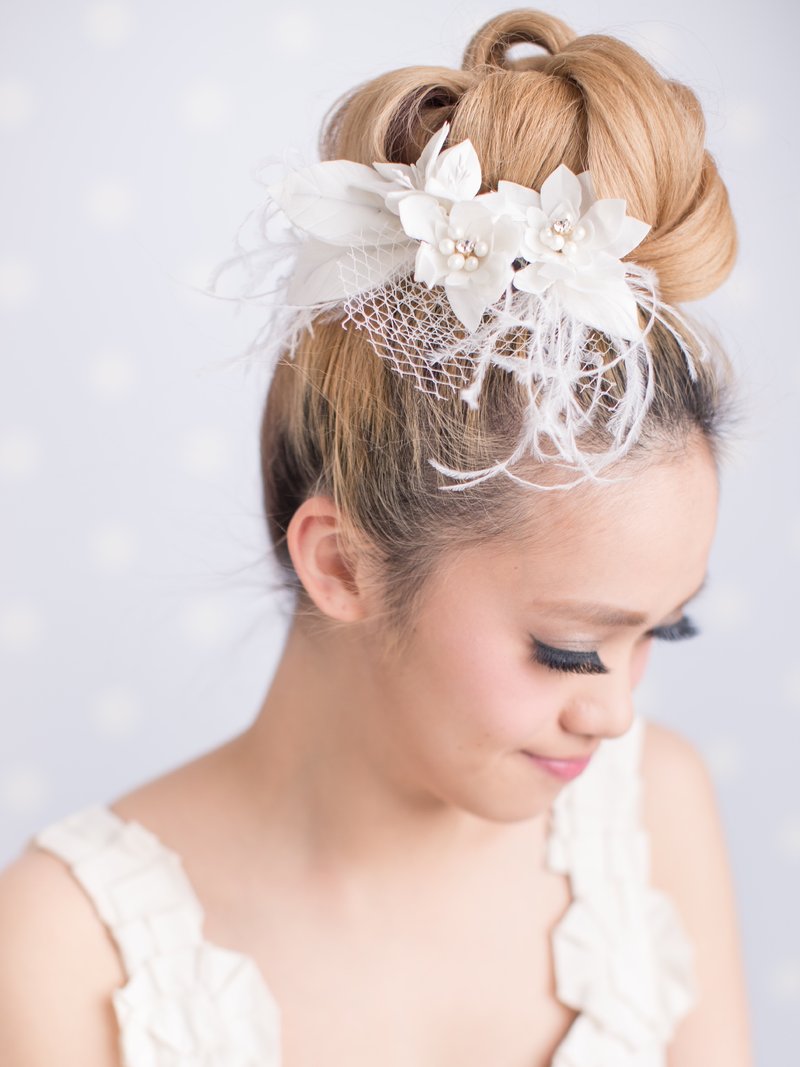 《Being of Love》天鹅绒造花头饰／新娘发饰／西式婚礼手工制婚礼配饰 - 发饰 - 其他材质 白色