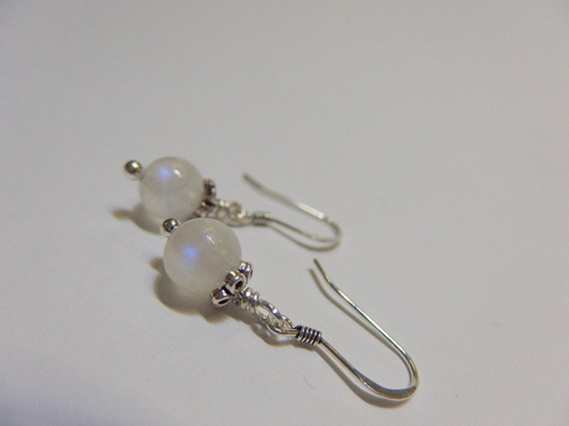 凡恋  - 天然蓝月光石925纯银耳环  香港设计 - 耳环/耳夹 - 宝石 白色