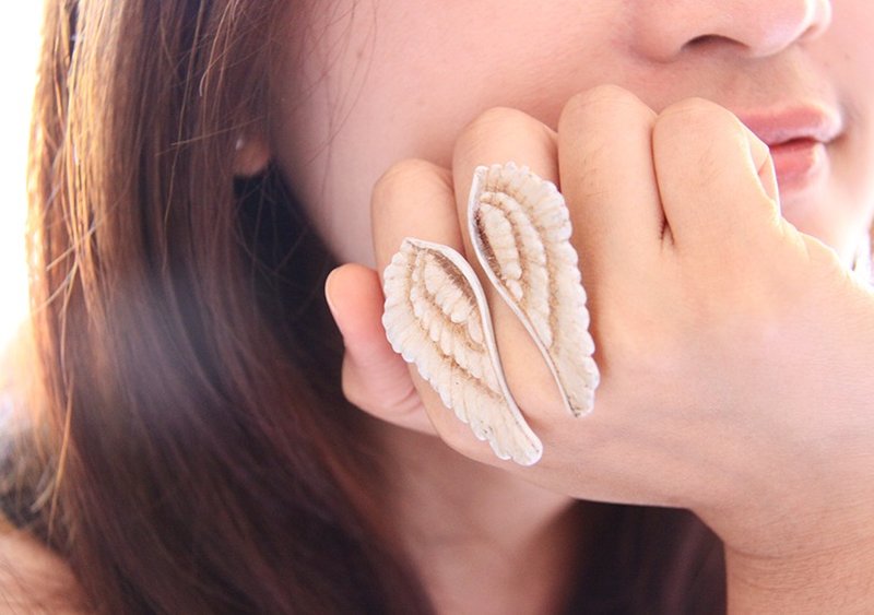 翅膀戒指／手工上釉 - 戒指 - 其他金属 白色