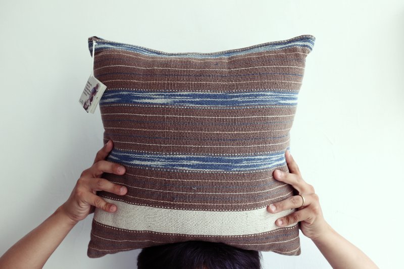 CHIMMUWA 手织棉布双面抱枕套 - 枕头/抱枕 - 棉．麻 
