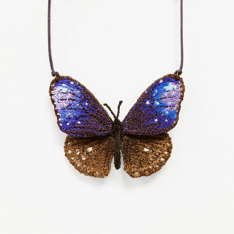 刺绣 蝴蝶 天然石蝴蝶项链 / 紫斑蝶 - 项链 - 绣线 紫色