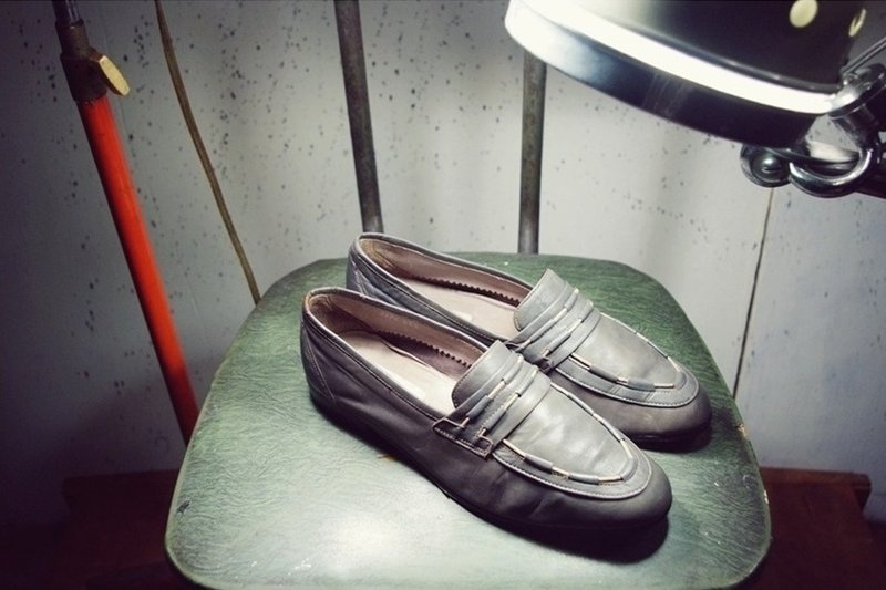 ~后菜园~二手古着英伦 浅灰色羊皮乐福鞋(尺码40-41号可穿) VINTAGE/USED/MOD'S - 女款休闲鞋 - 真皮 灰色