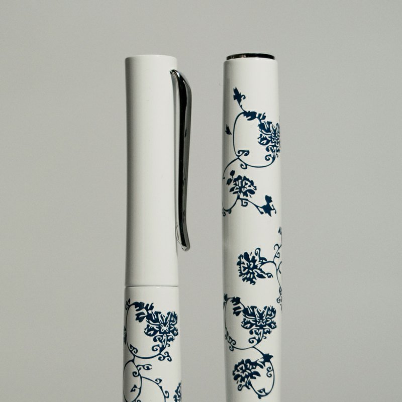 rondo Blue Peony Ball Pen 青花瓷钢珠笔 - 笔筒/笔座 - 其他材质 