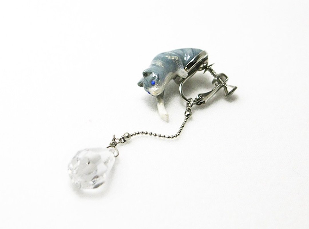 Play of cat earrings  Gray tabby - 耳环/耳夹 - 塑料 灰色