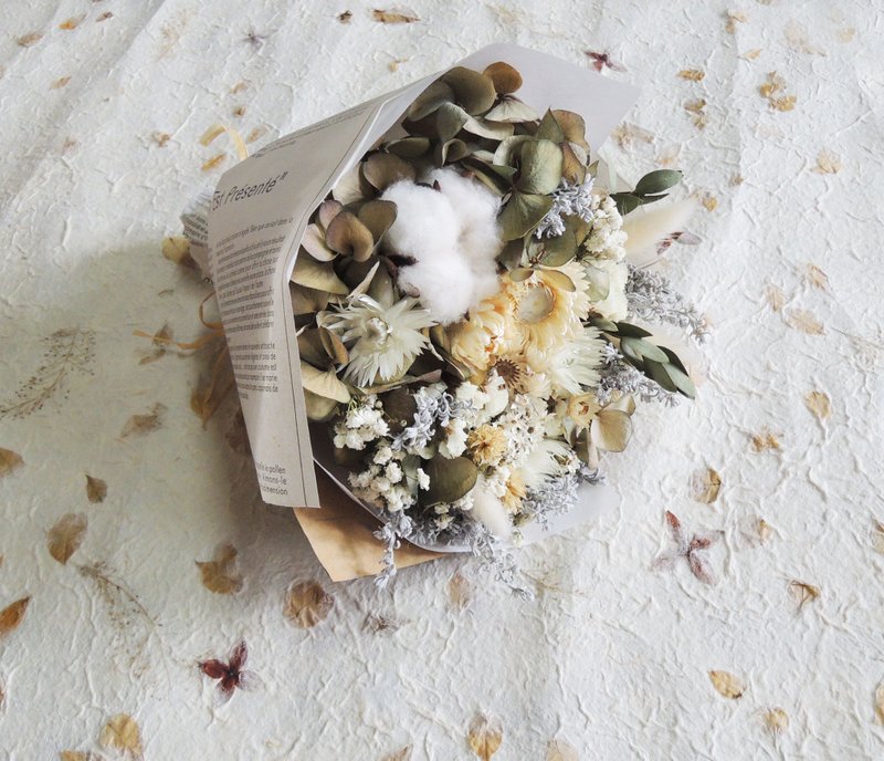 微甜·圈 手作 冷色调 古典蓝绣球 白星辰 鹅黄麦杆菊 鹤顶兰 法国小白梅 大花束 花束 干燥大花束 干燥花 - 摆饰 - 植物．花 蓝色