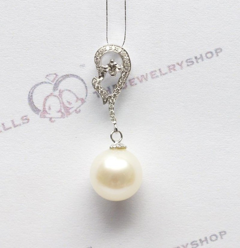 18K白金 白色圆形淡水珍珠配钻石吊坠 / 梦幻丝带系列 (包邮) - 项链 - 珍珠 白色