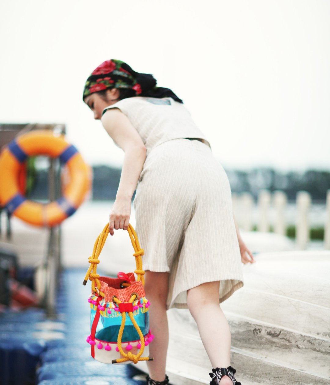 'BUCKET MINI' Drawstring Beach Bucket Bag in Punch Blue/Yellow - 手提包/手提袋 - 防水材质 多色