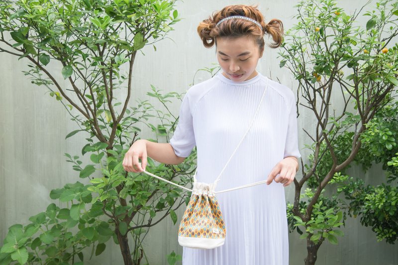 春天 / 土 / 多用途 水桶包 束口包 收纳包 - 侧背包/斜挎包 - 棉．麻 