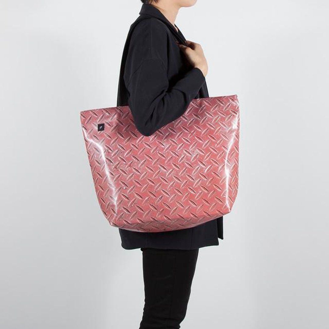 Steel plate carrying lightweight 330 g iron plate tote bag - 手提包/手提袋 - 其他材质 