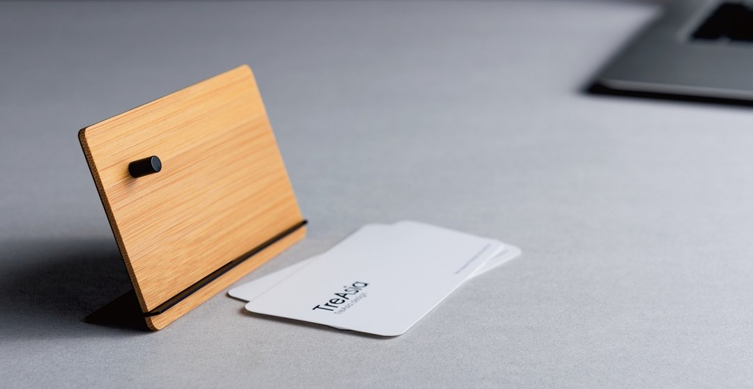 【TreAsia】CROSS｜ Bamboo Card Stand _磁力熏竹名片座 （断货） - 名片夹/名片盒 - 竹 
