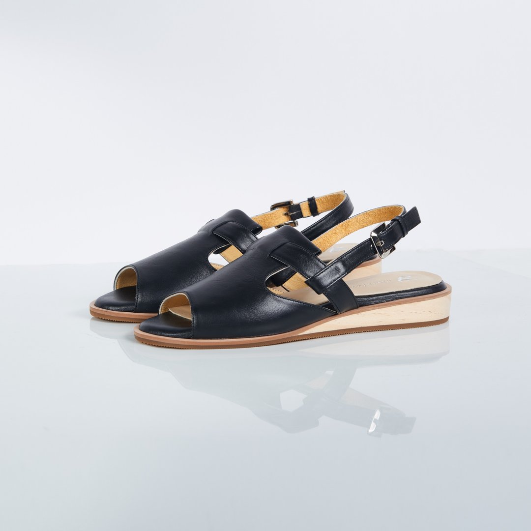 BLACK-MAPLE Open-Toe Sandals - 男女凉鞋 - 真皮 黑色