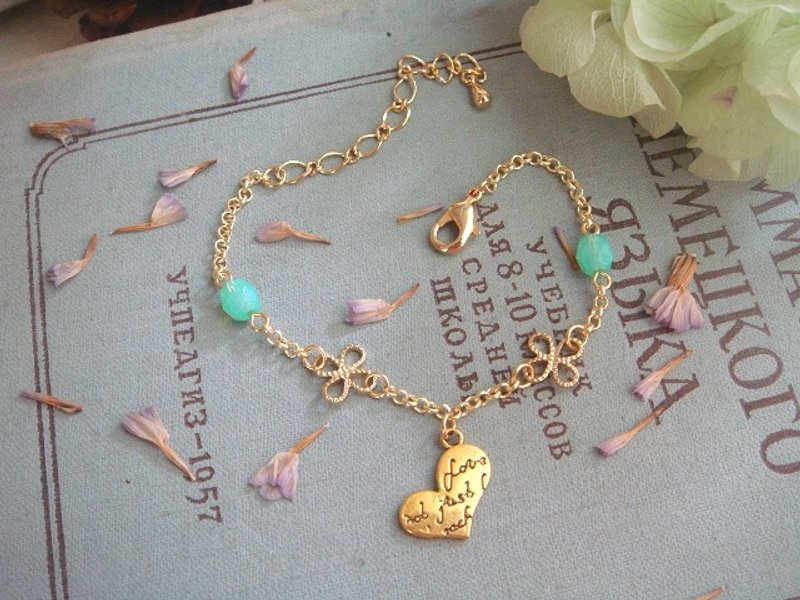 Garohands 古董金洋字斜桃心幸运草捷克珠手感手链*薄荷绿  B180 - 手链/手环 - 其他金属 金色