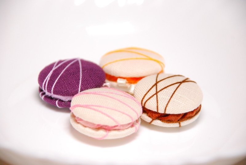 :: 猫公主 ::　马卡龙布作　　～ 随性线条装饰　//吊饰/钥匙圈 - 其他 - 其他材质 多色