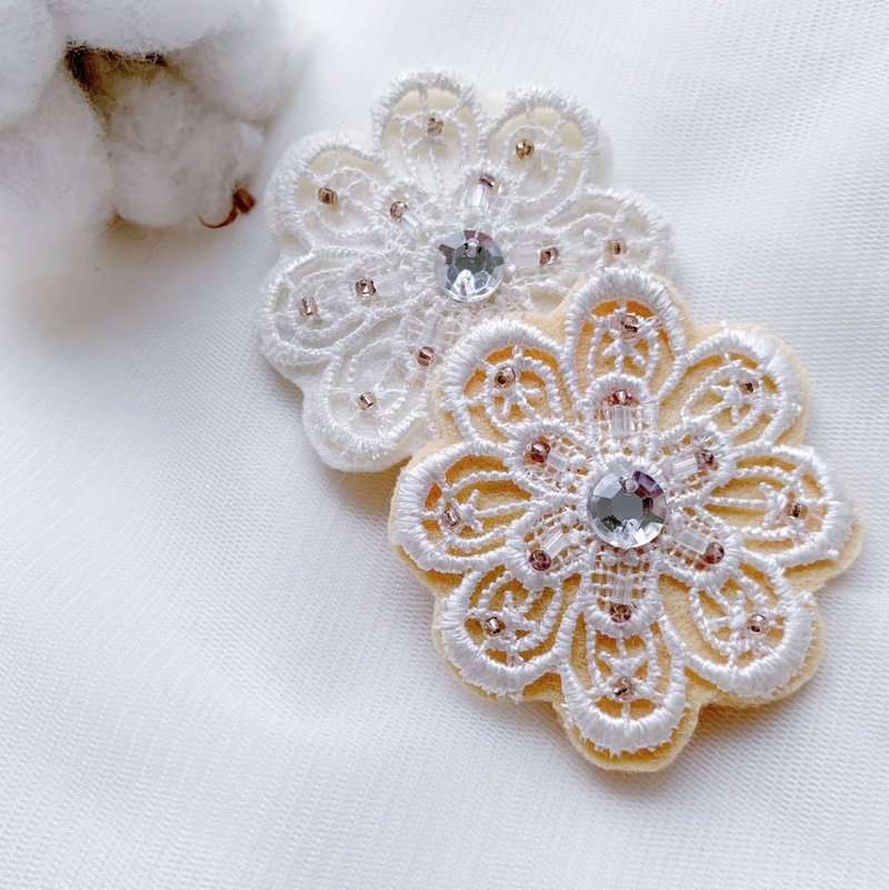 Light you up 甜美花瓣儿 发夹/边夹 - 发饰 - 压克力 白色