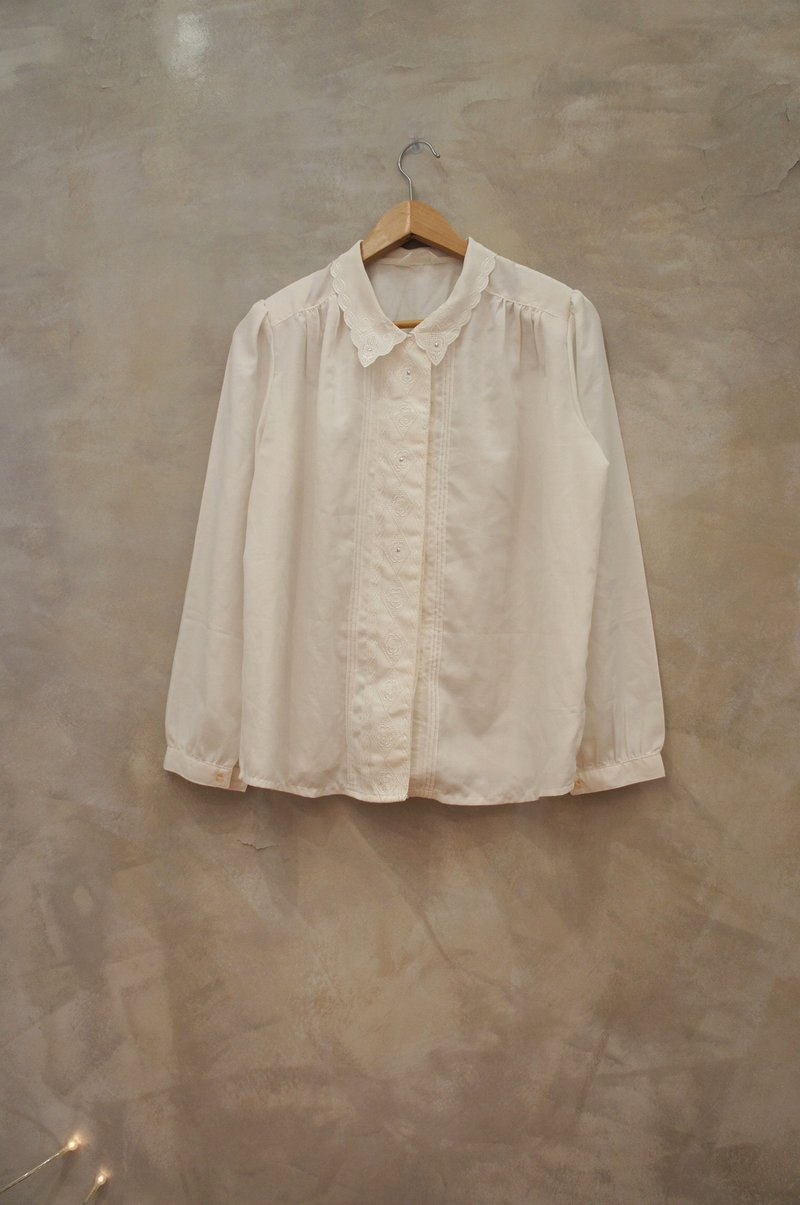 白色尼龙质衬衫 领口滚边 刺绣印花 镶银圆点点 PdB 古着 - 女装衬衫 - 其他材质 白色