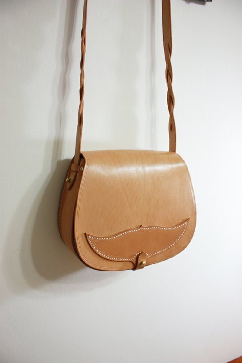 翘胡子牛皮包 - 侧背包/斜挎包 - 真皮 卡其色
