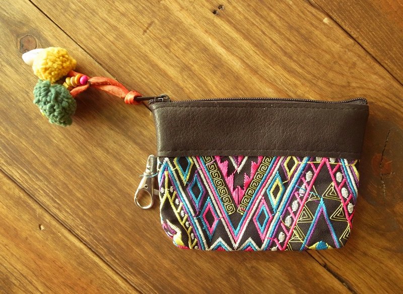 【乐拍子】公平贸易_泰北刺绣 皮革拼接 零钱包 （彩） - 零钱包 - 绣线 多色