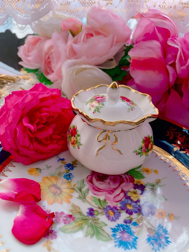 英国骨瓷皇家阿尔巴特Royal Albert 老镇玫瑰珠宝盒储物盒糖碗 - 调味罐/酱料瓶 - 瓷 蓝色