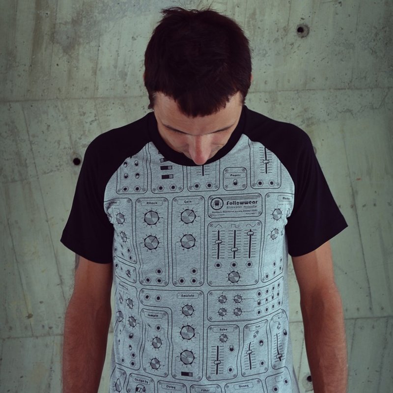 【买一送一】Adapt 适应 灰色 男 / 女 自创品牌 - 男装上衣/T 恤 - 棉．麻 灰色