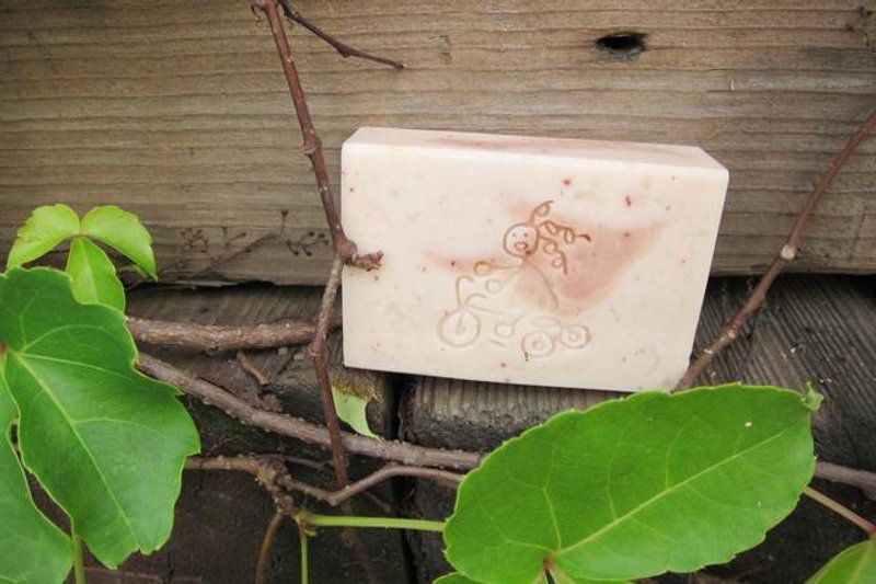 爆炸头小孩-handmade soap 天竺葵收敛手工皂(玫瑰天竺葵精油) ‘皂。手工皂せっけん’ - 香薰/精油/线香 - 其他材质 黄色