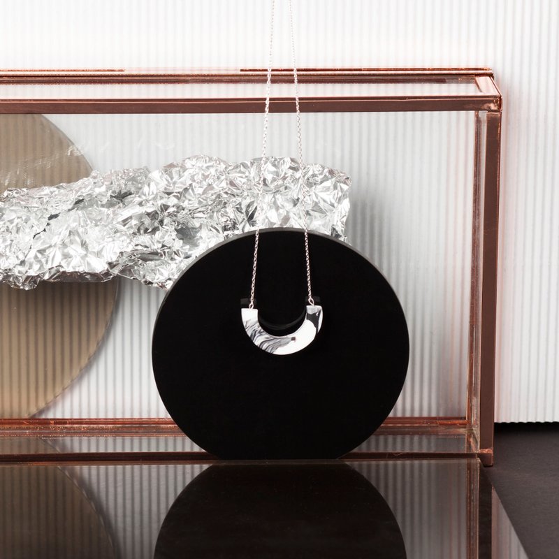 metoowokshop 黑白混色弧形锁骨链项链 - 项链 - 粘土 黑色