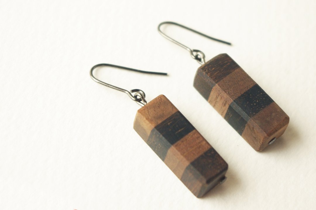 border earring (black) - 耳环/耳夹 - 木头 黑色