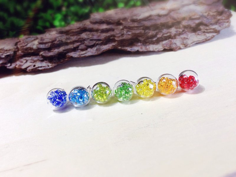 *Haku·Neko* 七色彩虹玻璃球耳环 (一套七只) {可选针式/夹式} - 耳环/耳夹 - 玻璃 多色