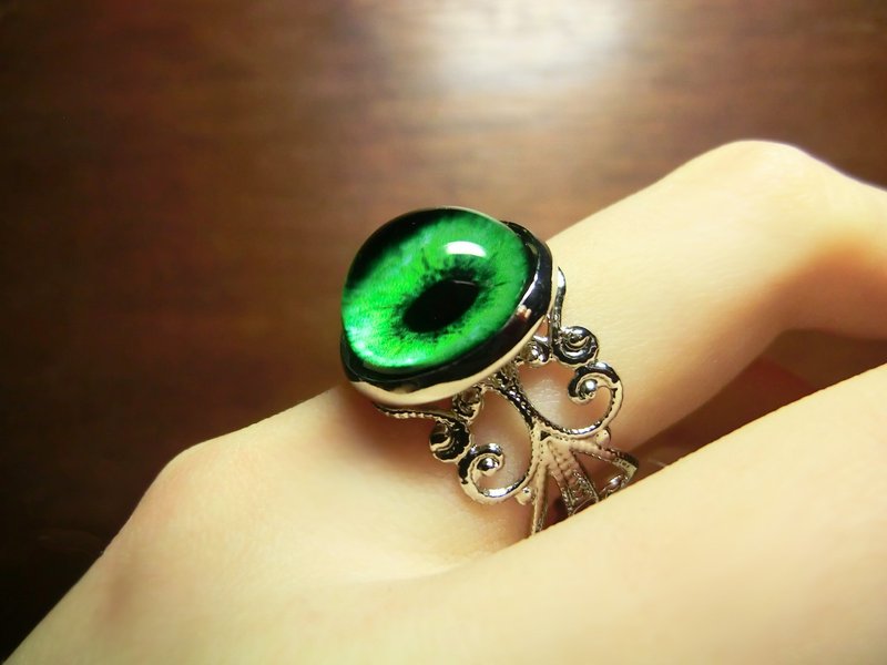深绿 - 瞳孔戒 典雅银框款 - 戒指 - 其他金属 绿色