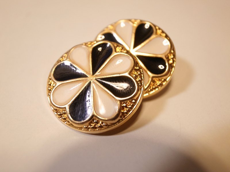 黑白Casino耳环 - 耳环/耳夹 - 塑料 金色