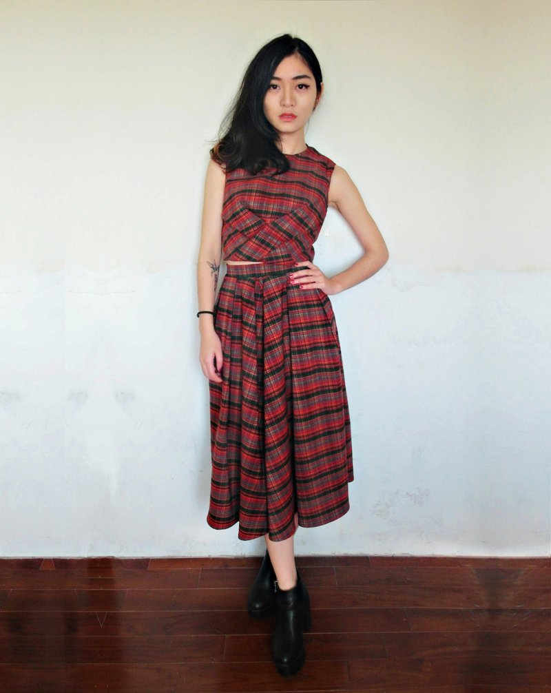 复古款前交叉两件式套装洋装 - 洋装/连衣裙 - 其他材质 红色