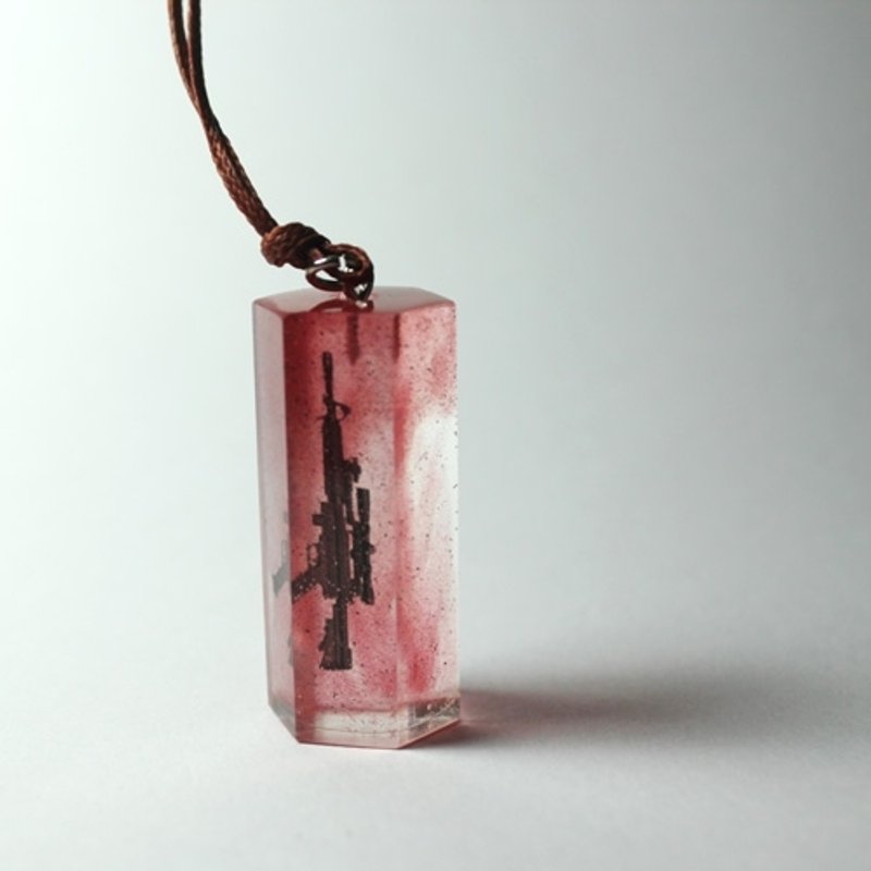 树酯项链 / 透明六角 / do you really have a gun ? / 灰烬浅红 - 项链 - 塑料 红色