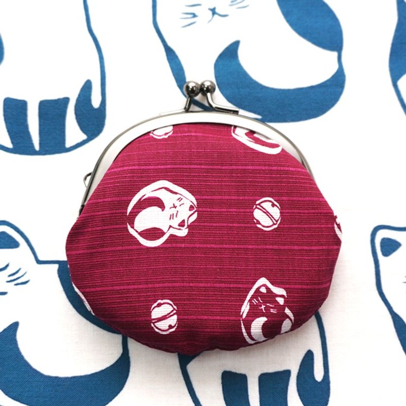 猫咪口金包S-珍珠猫&铃铛-深红 日本制 包包 零钱包 万用包 收纳袋 母亲节礼物 新年红 好选择 - 零钱包 - 其他材质 红色