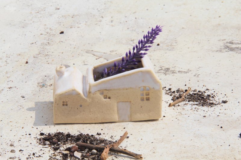 小雪屋 1 【雪中漫步系列 The series of "walking amidst the snow"】 - 花瓶/陶器 - 其他材质 白色